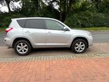 Toyota RAV 4 2,2-l-D-4D 4x4 Life Automatik Life - Toyota RAV 4 Gebrauchtwagen in Bremen