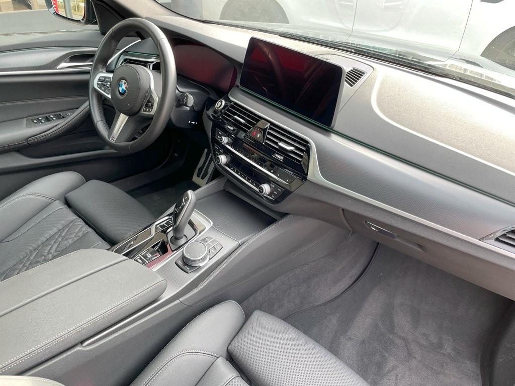 BMW 520d xDrive Touring/M-Sport/19"/AHK/Pano/ACC/Key – 8