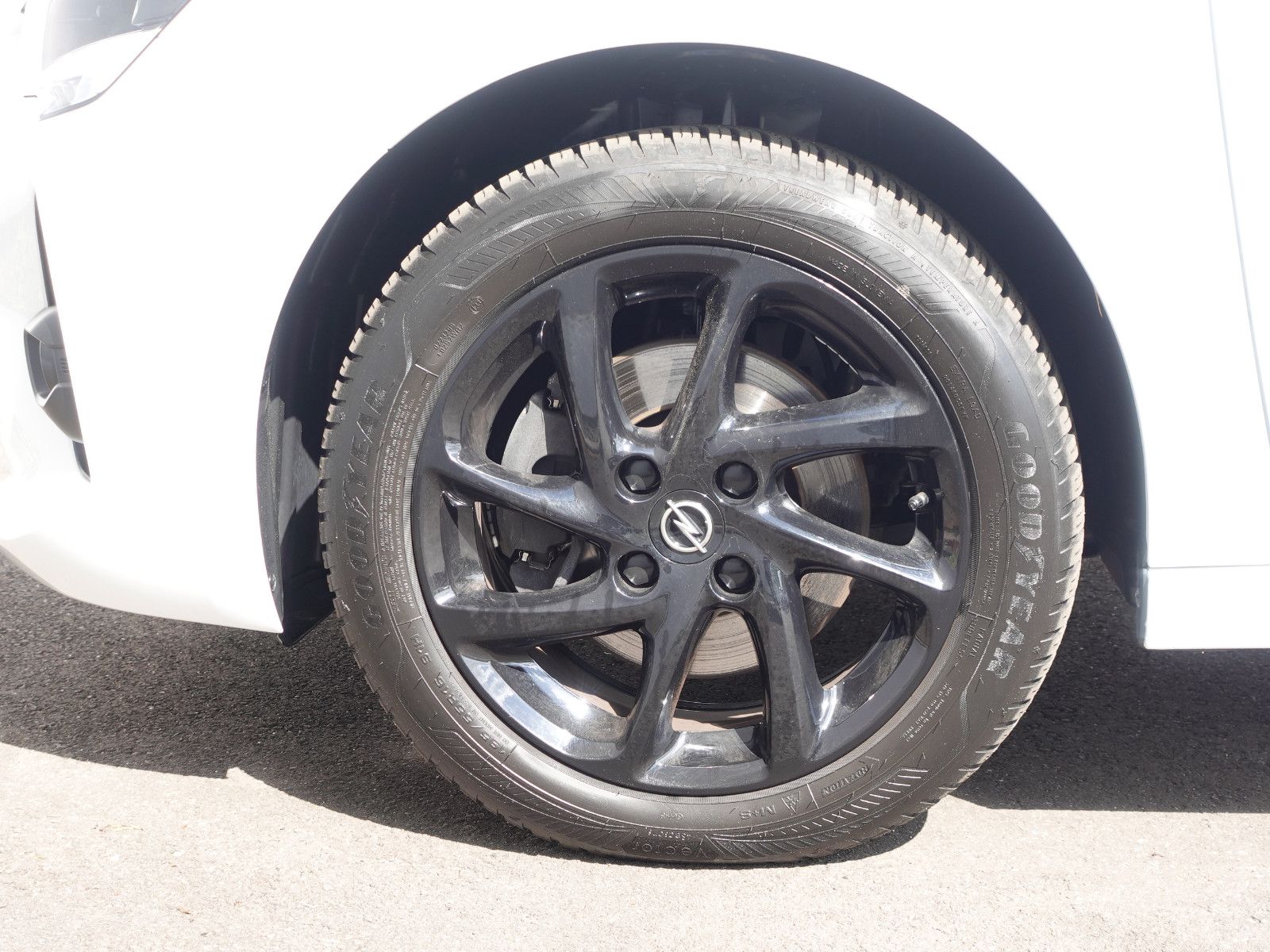 Fahrzeugabbildung Opel Corsa GS 1.2T AUTOMATIK,Kamera,Sitzhzg,Allwetter