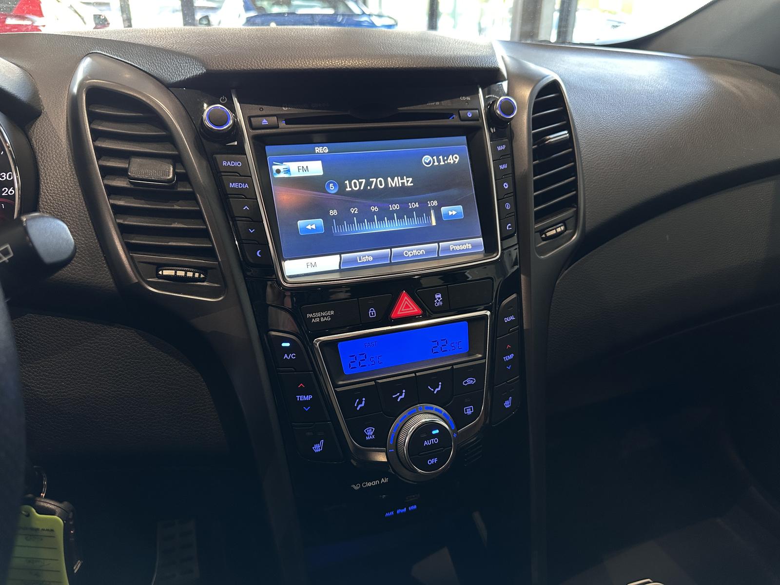 Hyundai i30 Turbo *1. HAND, NAVI, RFK, SCHECKHEFT*