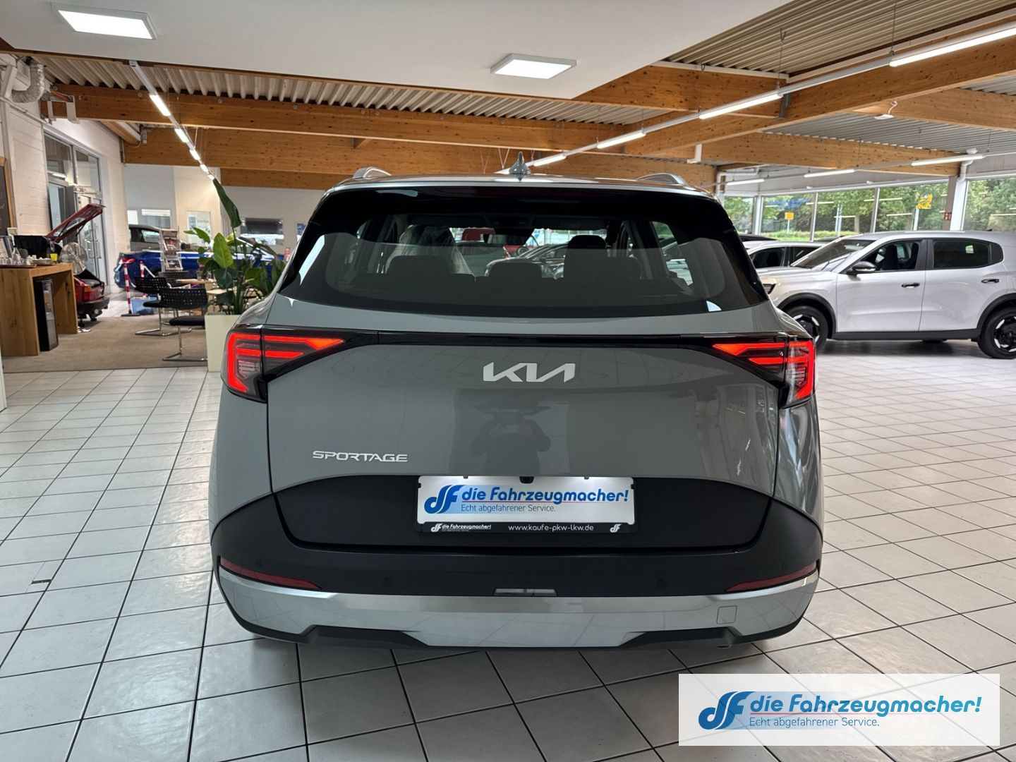 Fahrzeugabbildung Kia Sportage 1.6 T-GDI AWD 7DCT 2-Zonen-Klimaautomat