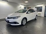 Toyota Auris Touring Sports Hybrid Team D - Toyota Auris Team mit Hybrid-Antrieb (Benzin/Elektro)