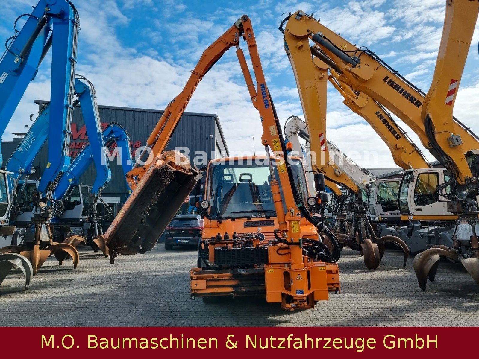 Fahrzeugabbildung Unimog U 300 Plus / Mulag  / Mähgerät / Schere / Bürste