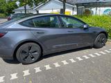 Tesla Model 3 Standard-Reichweite Plus - Hinterrad... - silberne Tesla Model 3