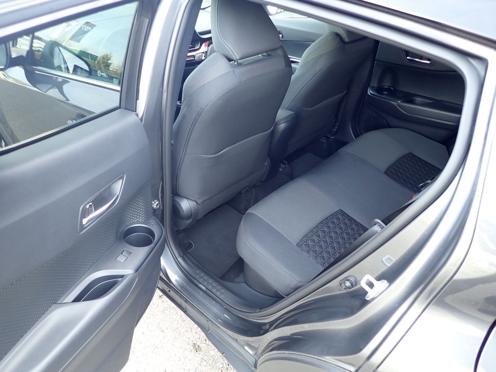 Fahrzeugabbildung Toyota C-HR Hybrid Team D / AHK / KAMERA