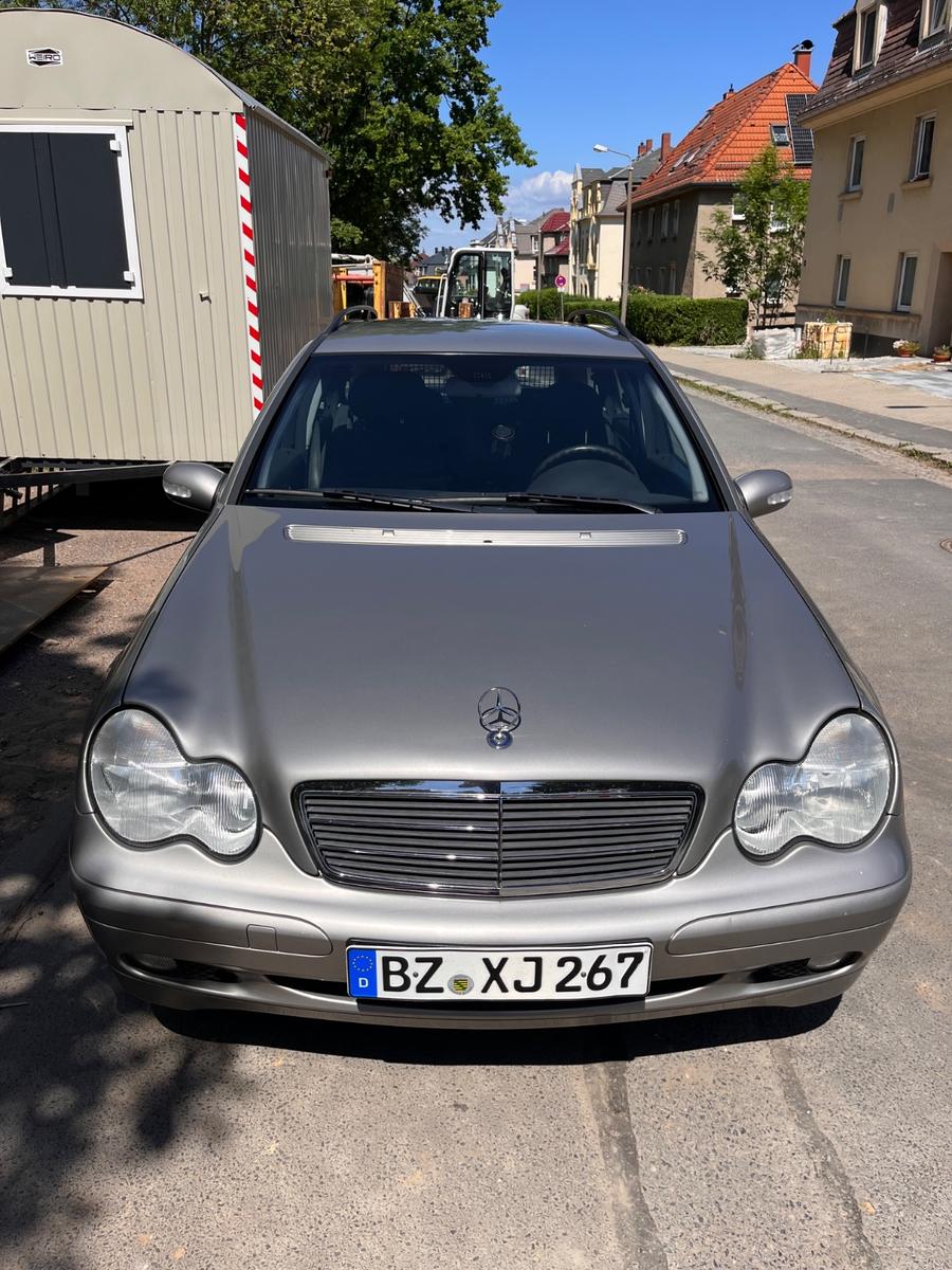 Mercedes-Benz C180 2004 — rear view