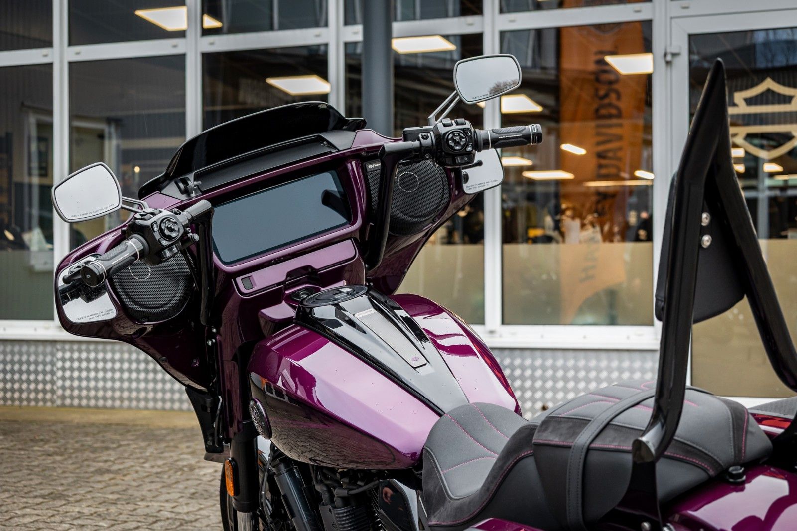 Fahrzeugabbildung Harley-Davidson CVO Street Glide FLHXSE 121 cui - Jekill & Hyde