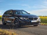 BMW 320i Touring M Sport schwarz 19" Alufelgen 