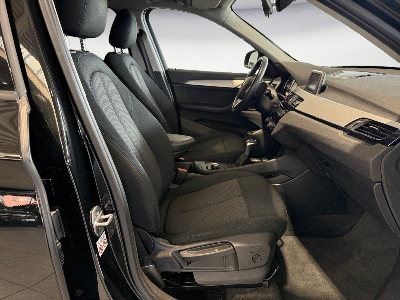BMW X1 xDrive25e Advantage Klima PDC Kamera AHK Sitz foto 9