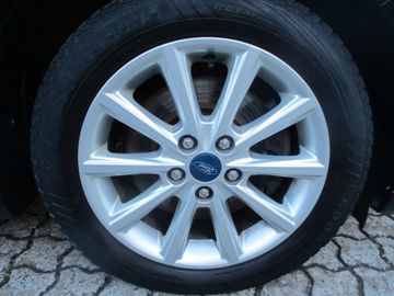 Ford Focus Turnier Titanium PDC + Keyfree + AHK ab.