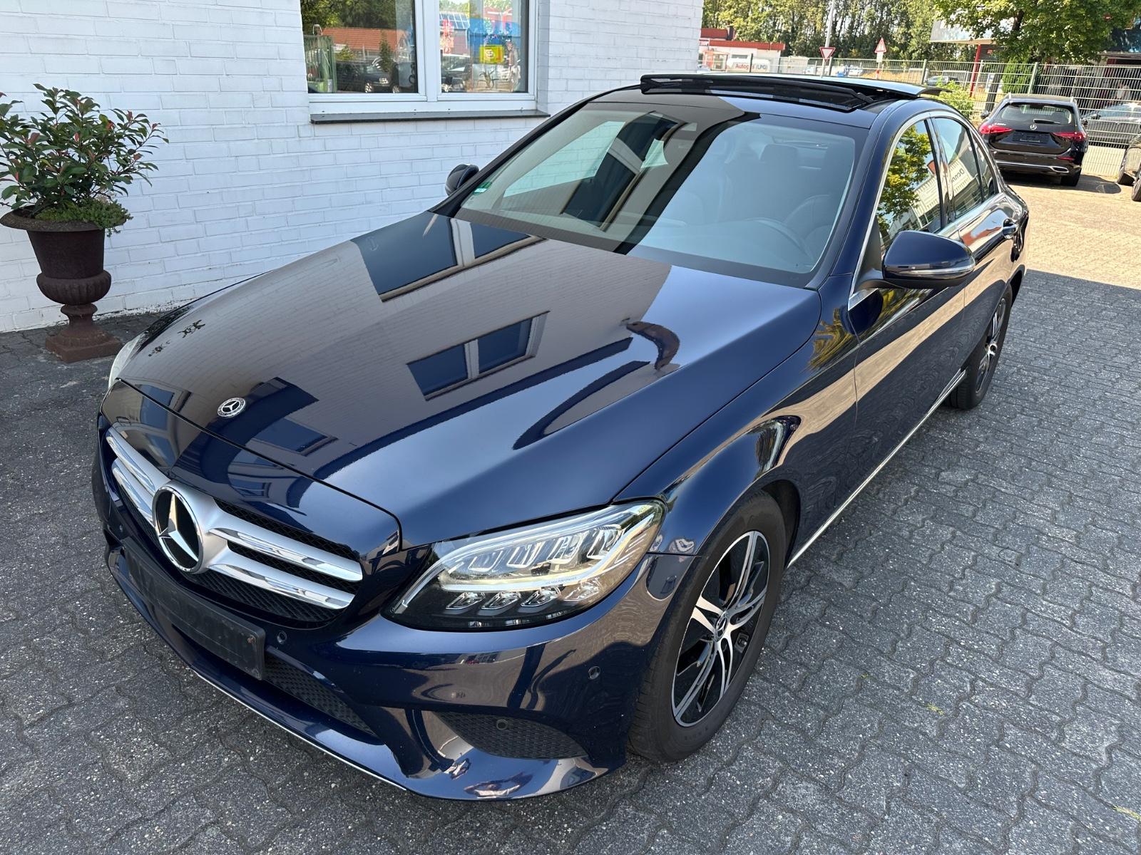 Mercedes-Benz C 220 d 9G Avantgarde Pano Distro Kamera LED