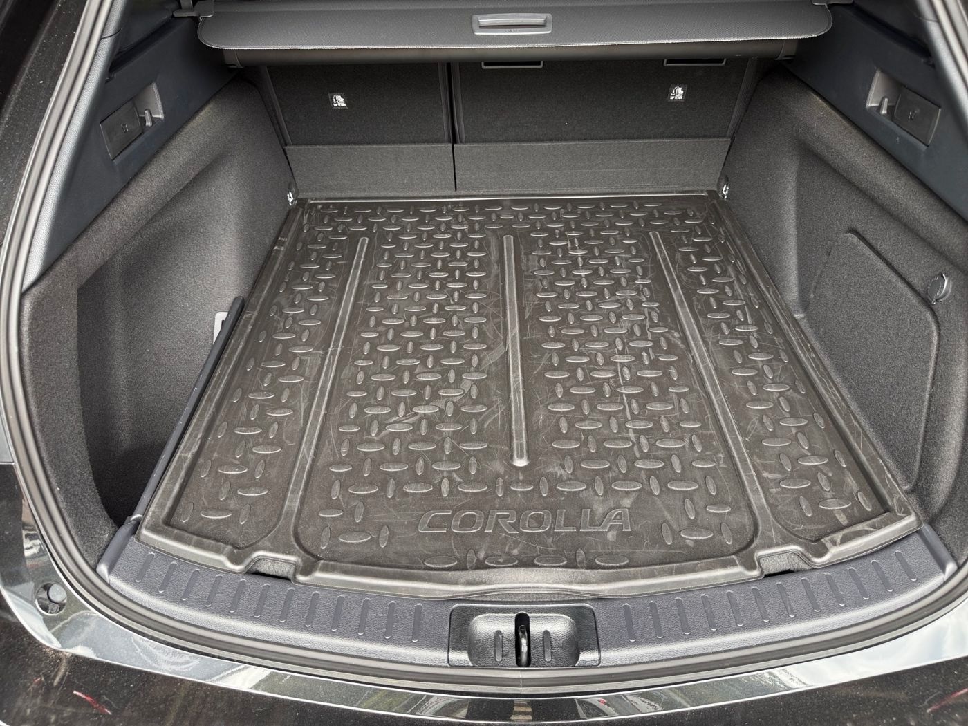 Fahrzeugabbildung Toyota Corolla Touring Sports 2.0 Lounge PanoramaSD JBL