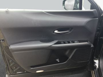 Lexus UX - 12