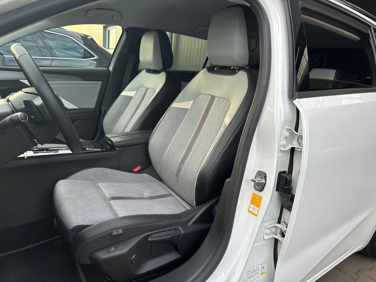 Fahrzeugabbildung Opel Astra SpT 1.5 D Automatik Business Elegance NAV