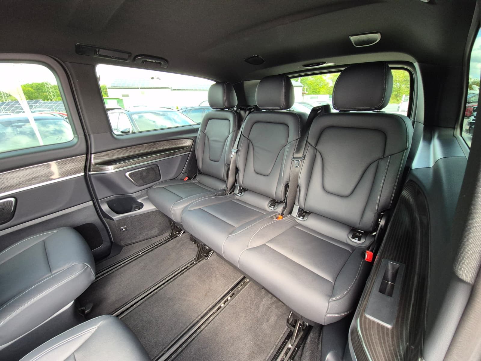 Fahrzeugabbildung Mercedes-Benz V 250 d AVANTGARDE extralang LEDER*LED*BUR*DISTR