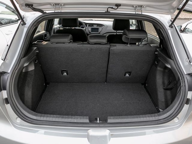 Hyundai i20 Passion Plus Navi SHZ LenkradHZG Spurhaltea.