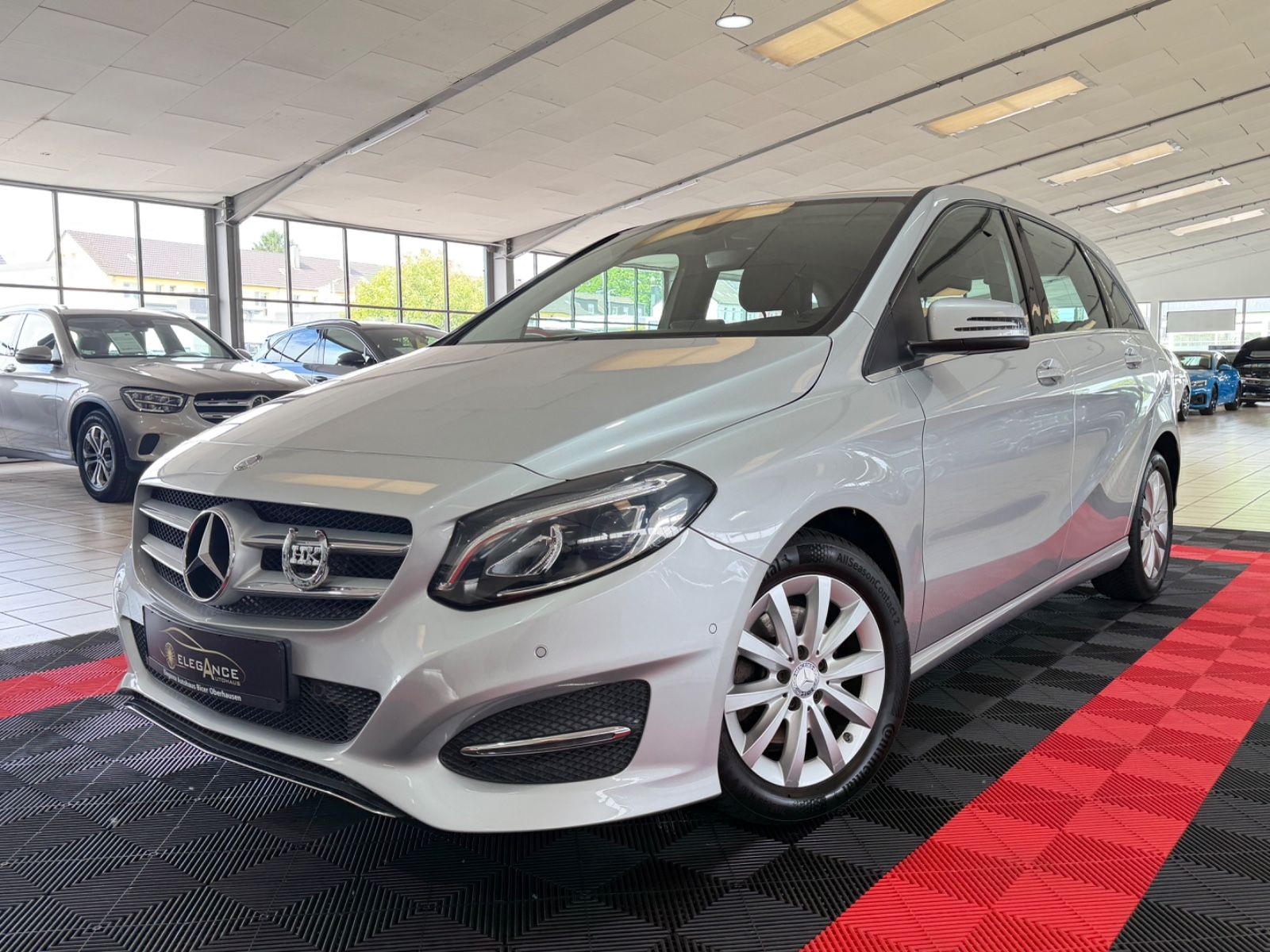MERCEDES-BENZ B 180*AUTOMATIK*LED*MEMORY-SITZE*NAVI*