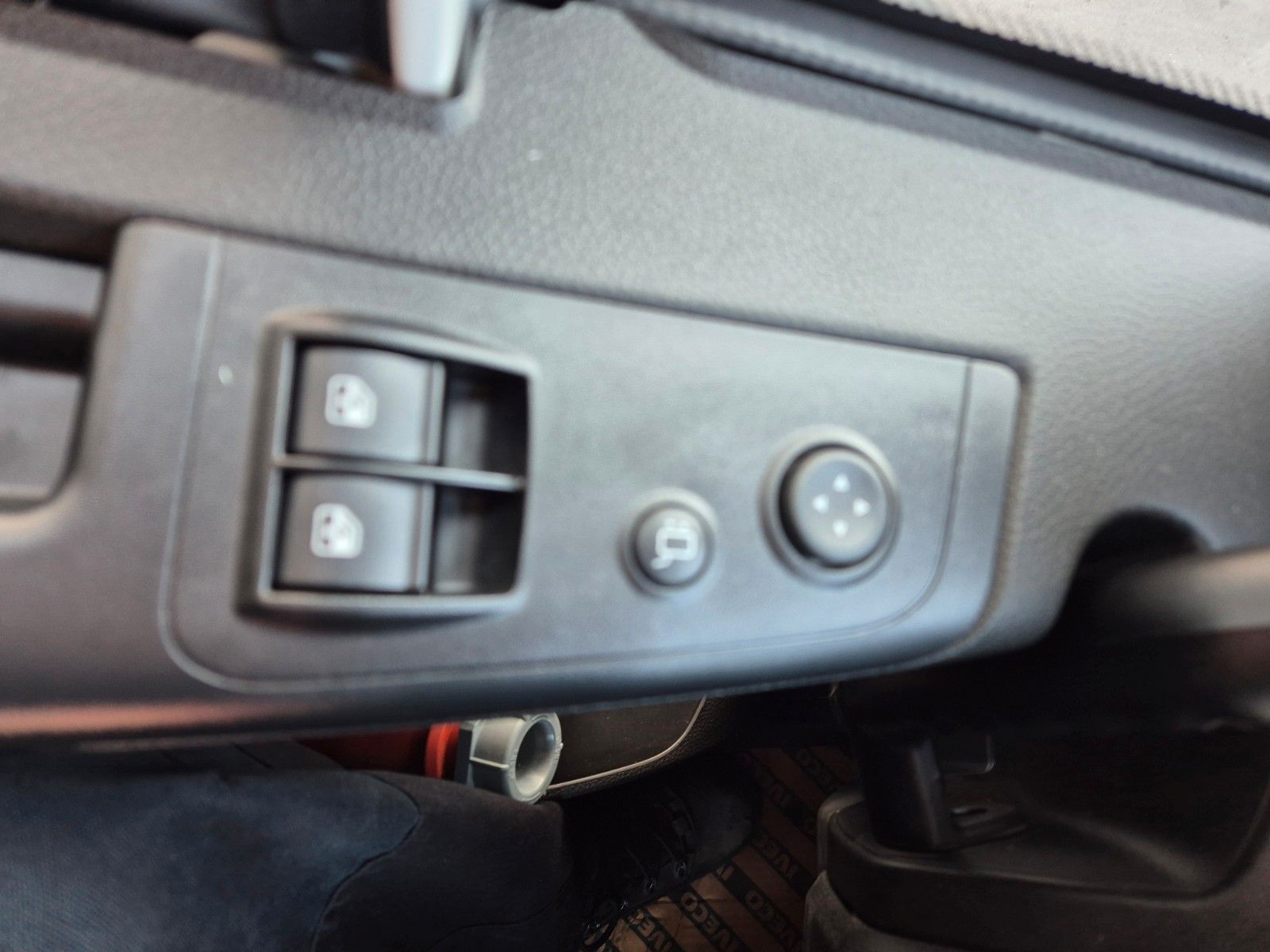 Fahrzeugabbildung Iveco Eurocargo ML160E28/P Carrier Supra 1250 LBW Tür