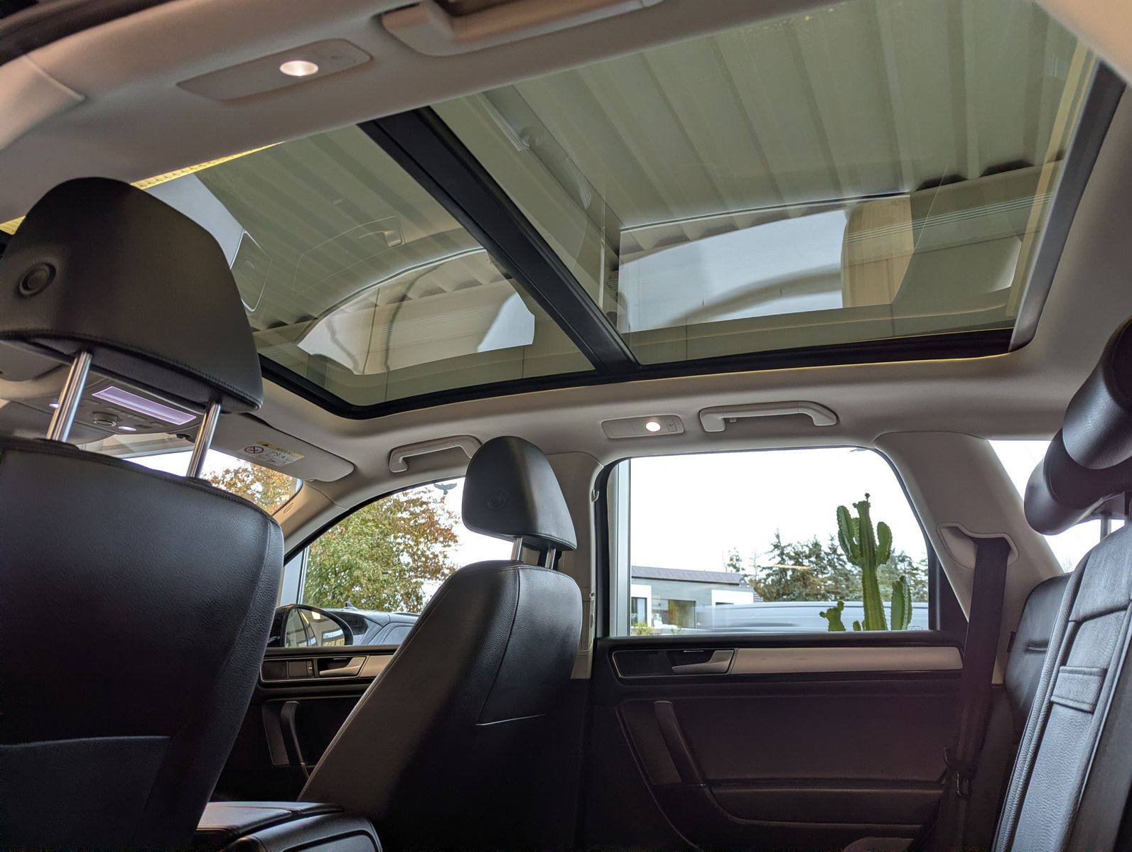 VW Touareg V6 TDI Terrain 4M StHz. Luft Pano AHK - Image 15