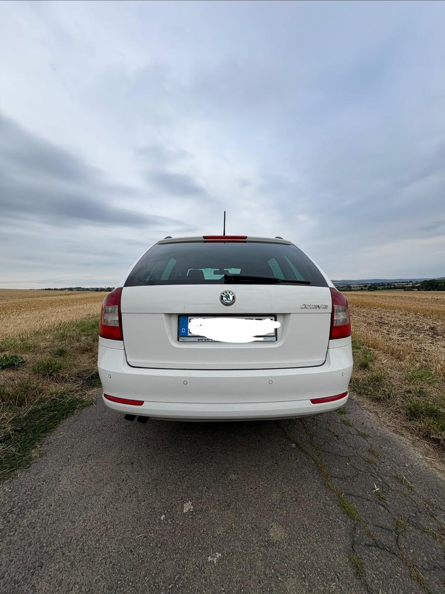 Skoda Octavia 2011 — interior