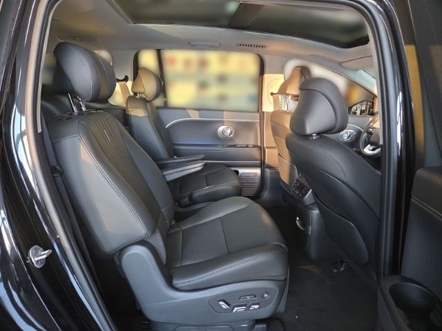 Fahrzeugabbildung Hyundai IONIQ 9 110 kWh 4WD Uniq+RELAX-PAKET+PANORAMADAC