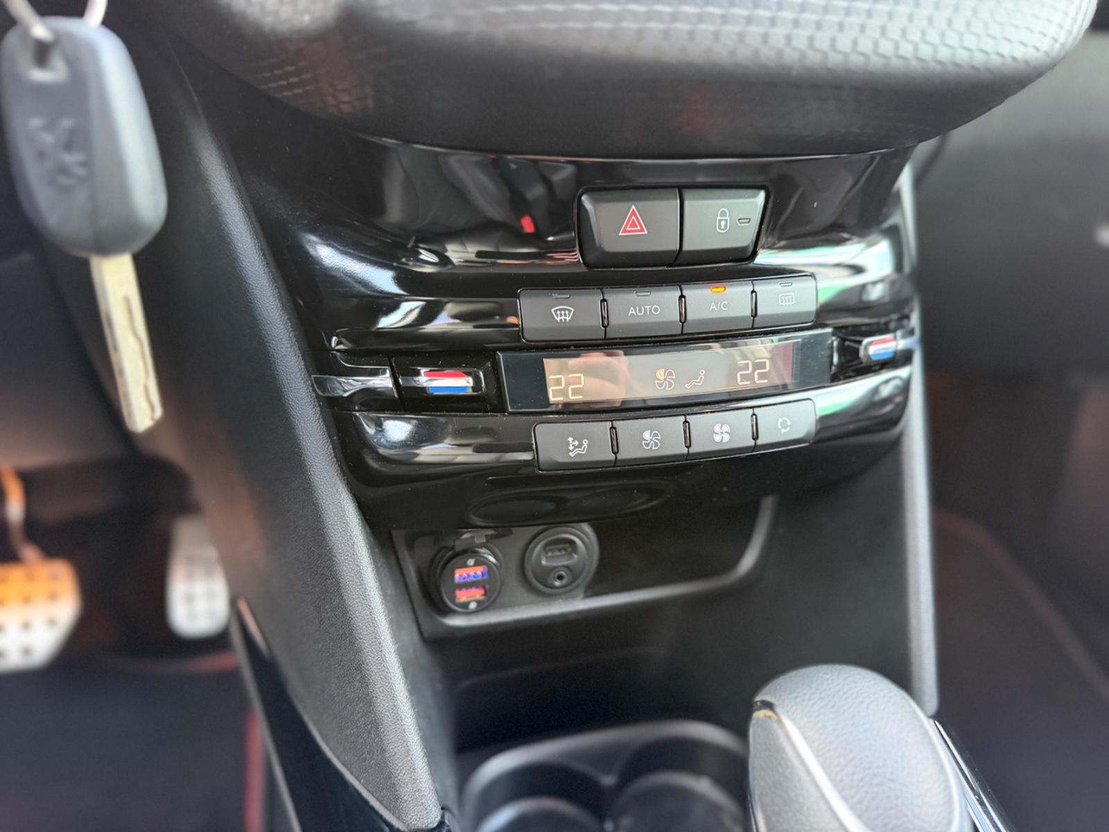 Peugeot 2008 Allure GT-Line Aut. *LEDER*KAMERA*NAVI*LED*