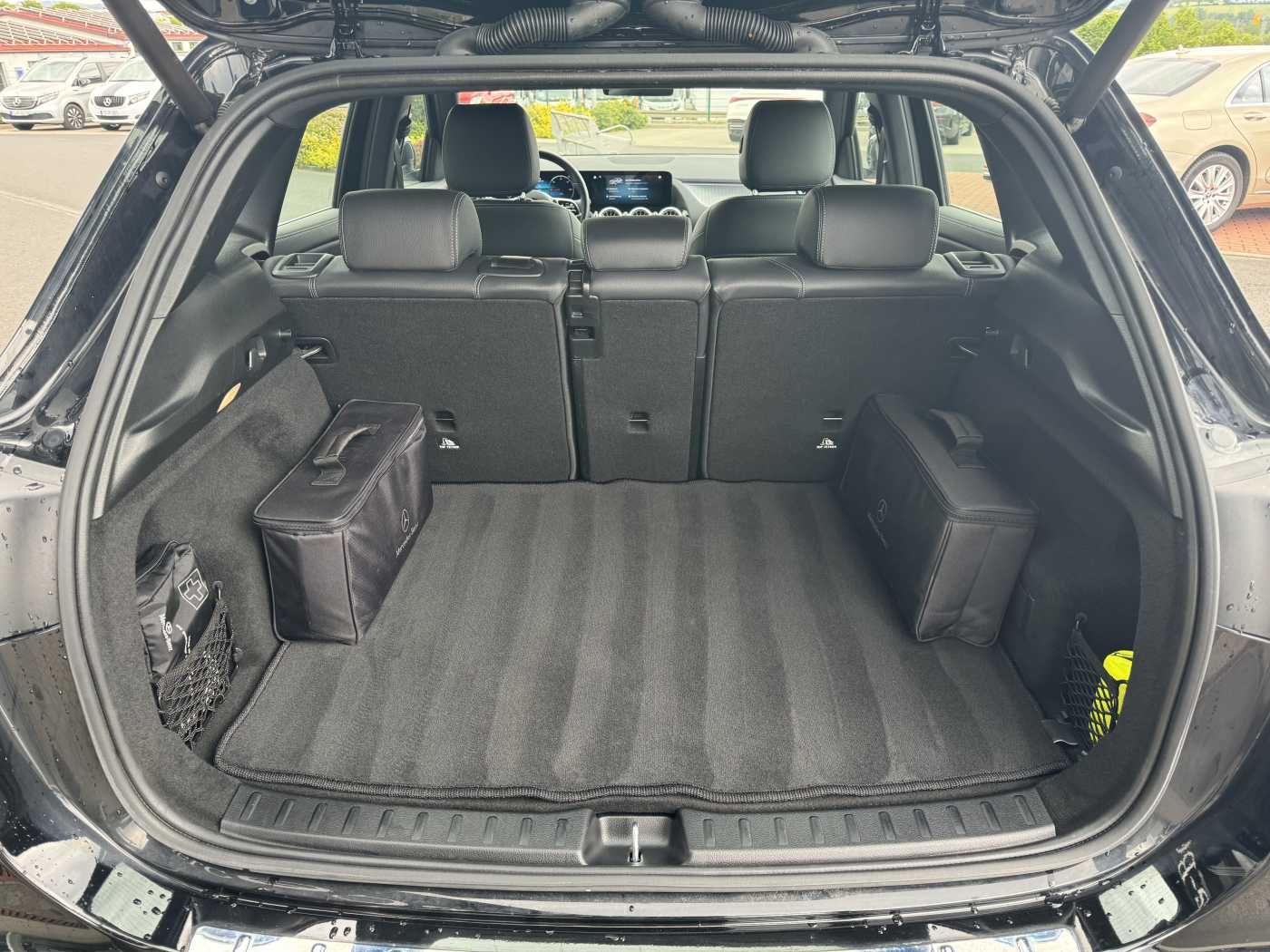 Fahrzeugabbildung Mercedes-Benz EQA 300 4Matic Progressive+RKamera LED+IHC+TOTW+