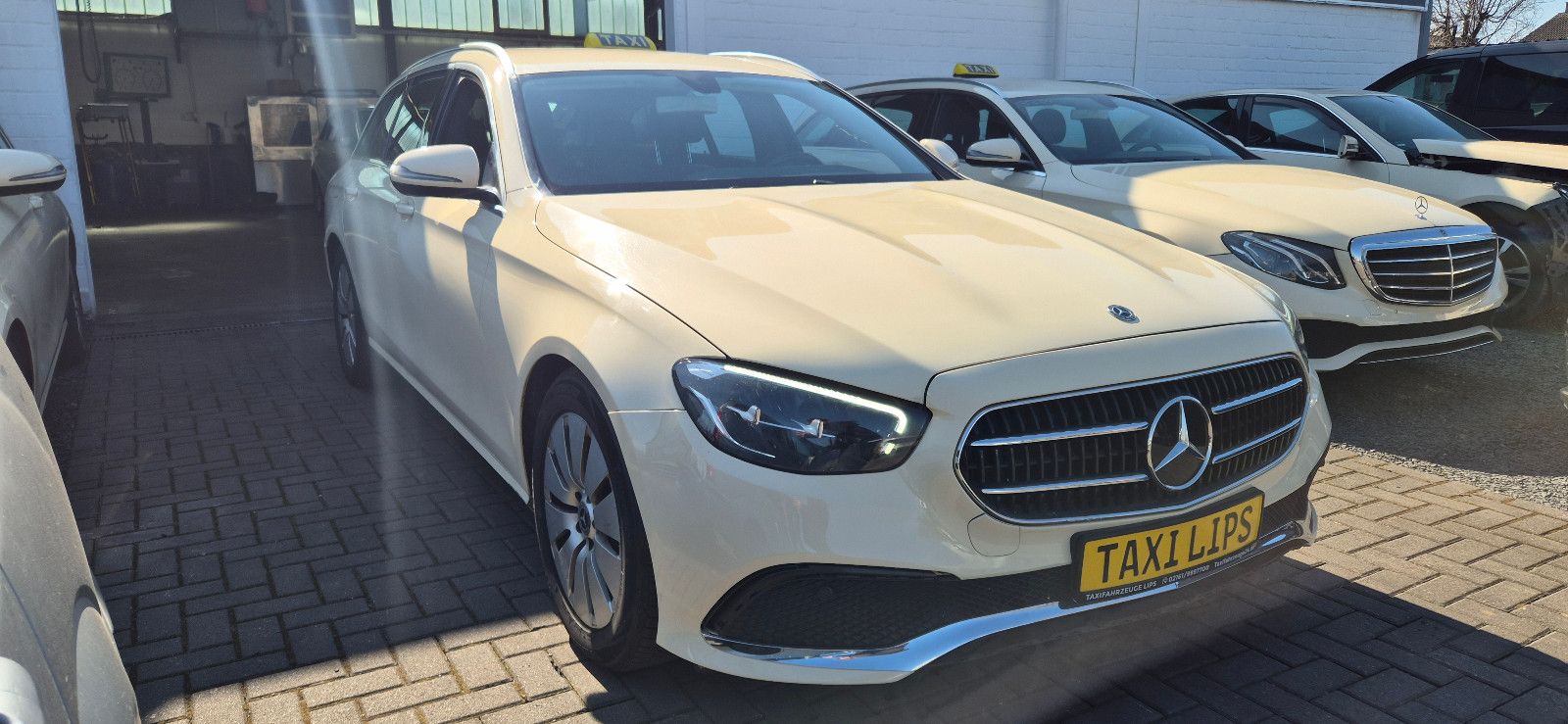 MERCEDES-BENZ E 200 T,FACELIFT/AVANTGARDE/KAMERA, 4,99%