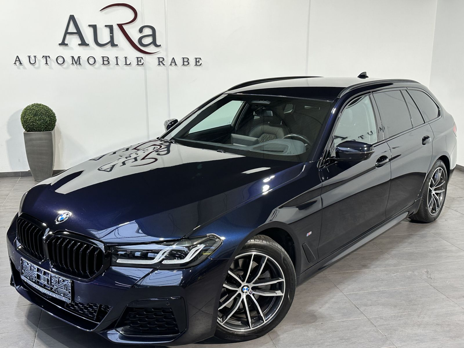 Fahrzeugabbildung BMW 520d Touring xDrive M-Sport NAV+LED+HEAD-UP+KAM