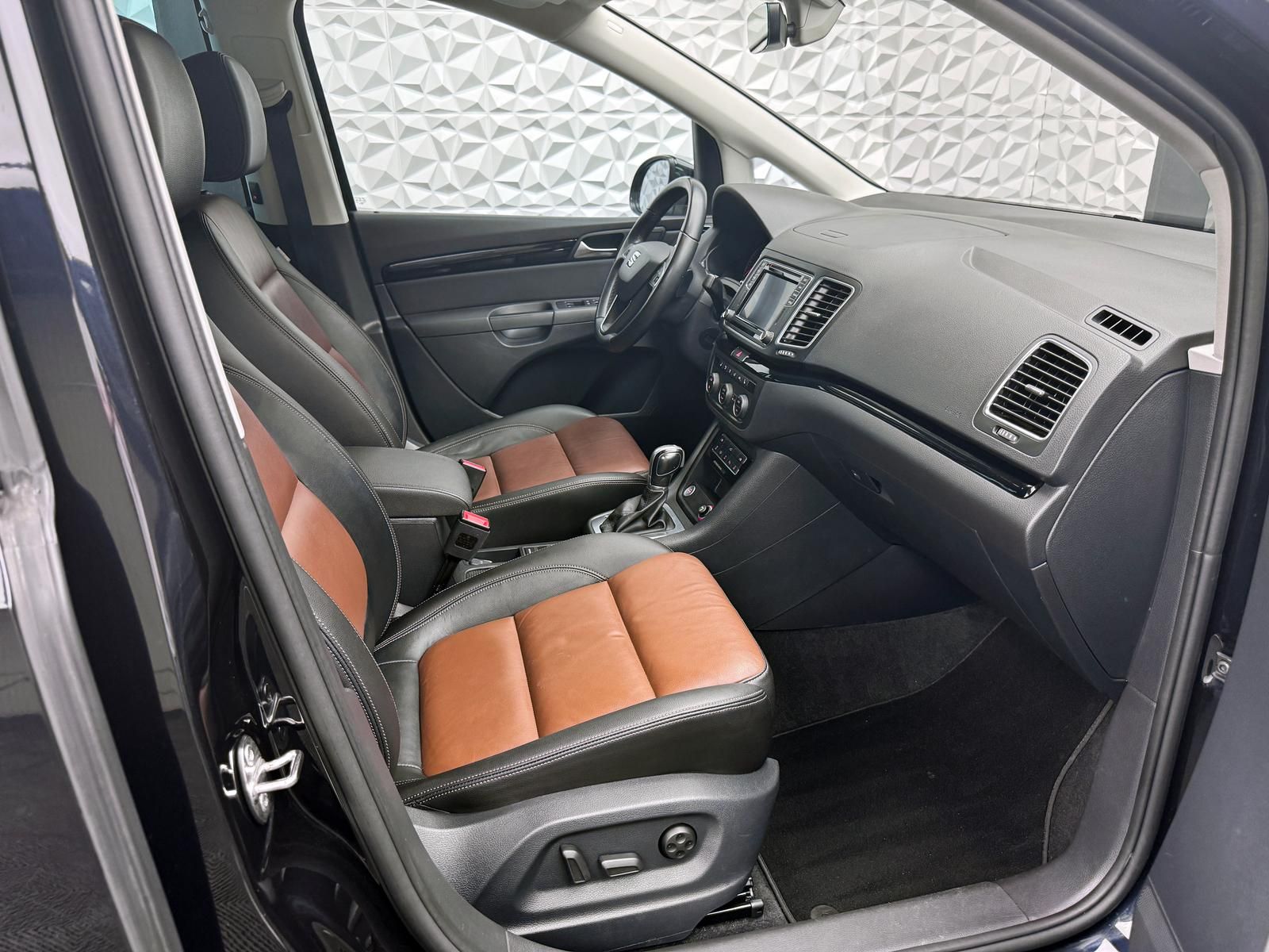 Fahrzeugabbildung SEAT 2.0 TDI*4DRIVE*7-SITZ*DCC*E-ST*STHZG*MASSAGE*AHK