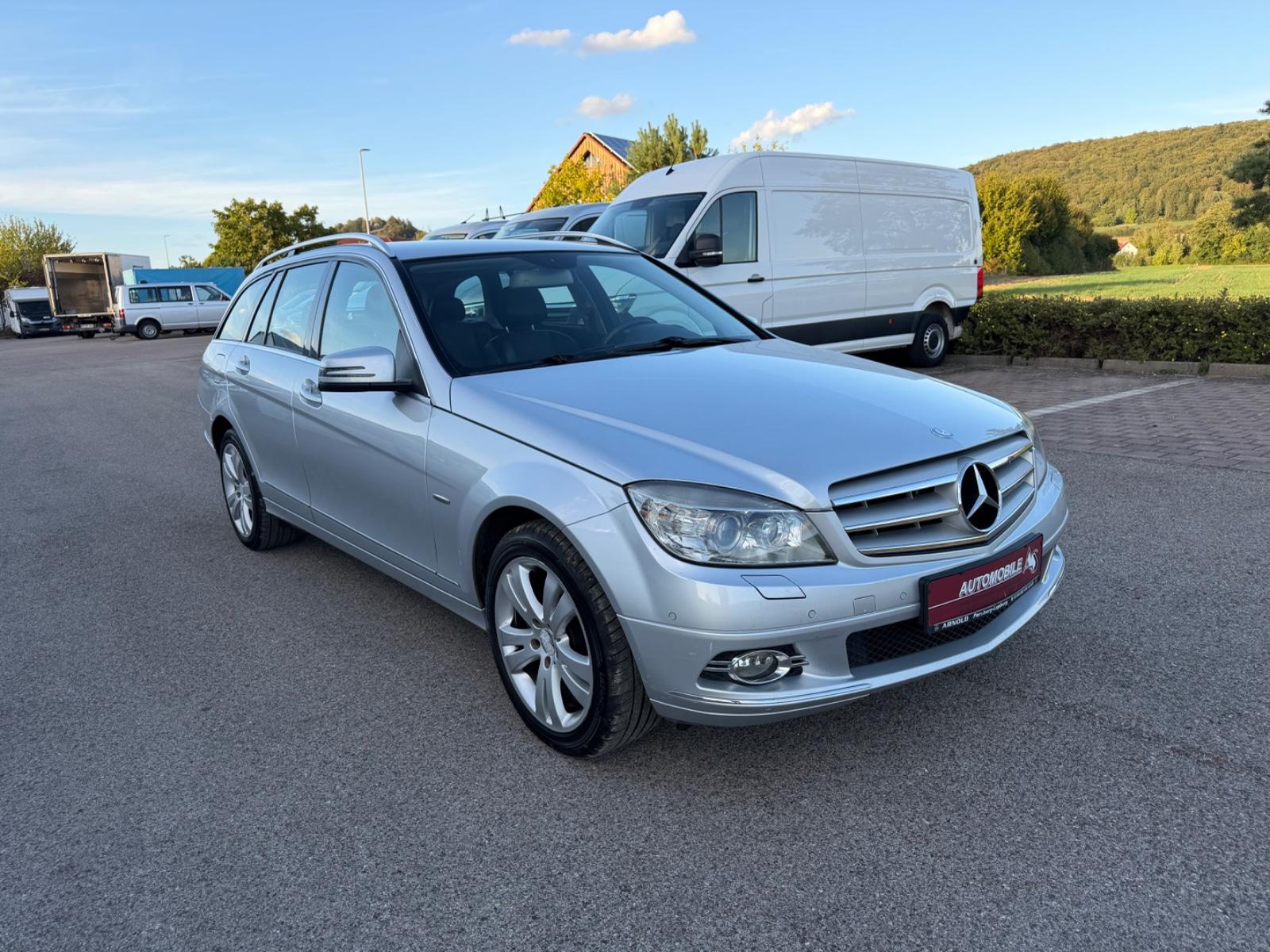 Mercedes-Benz C200 2009 — салон