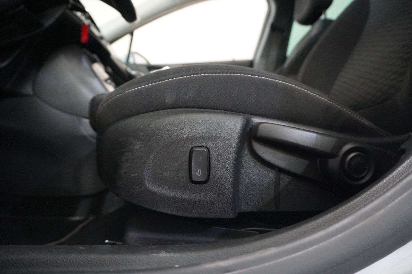 Fahrzeugabbildung Opel Astra K ST 1.4T ON NAVI/LED/KAMERA/SPORT/SH/TEMP