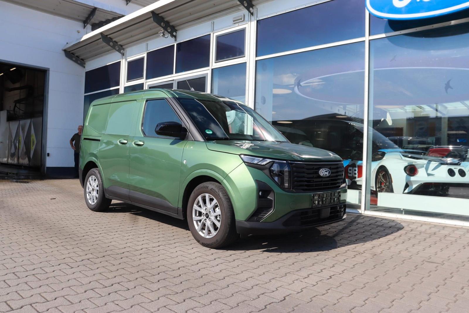 Ford Transit Courier Limited 1.5 EcoBlue AHK