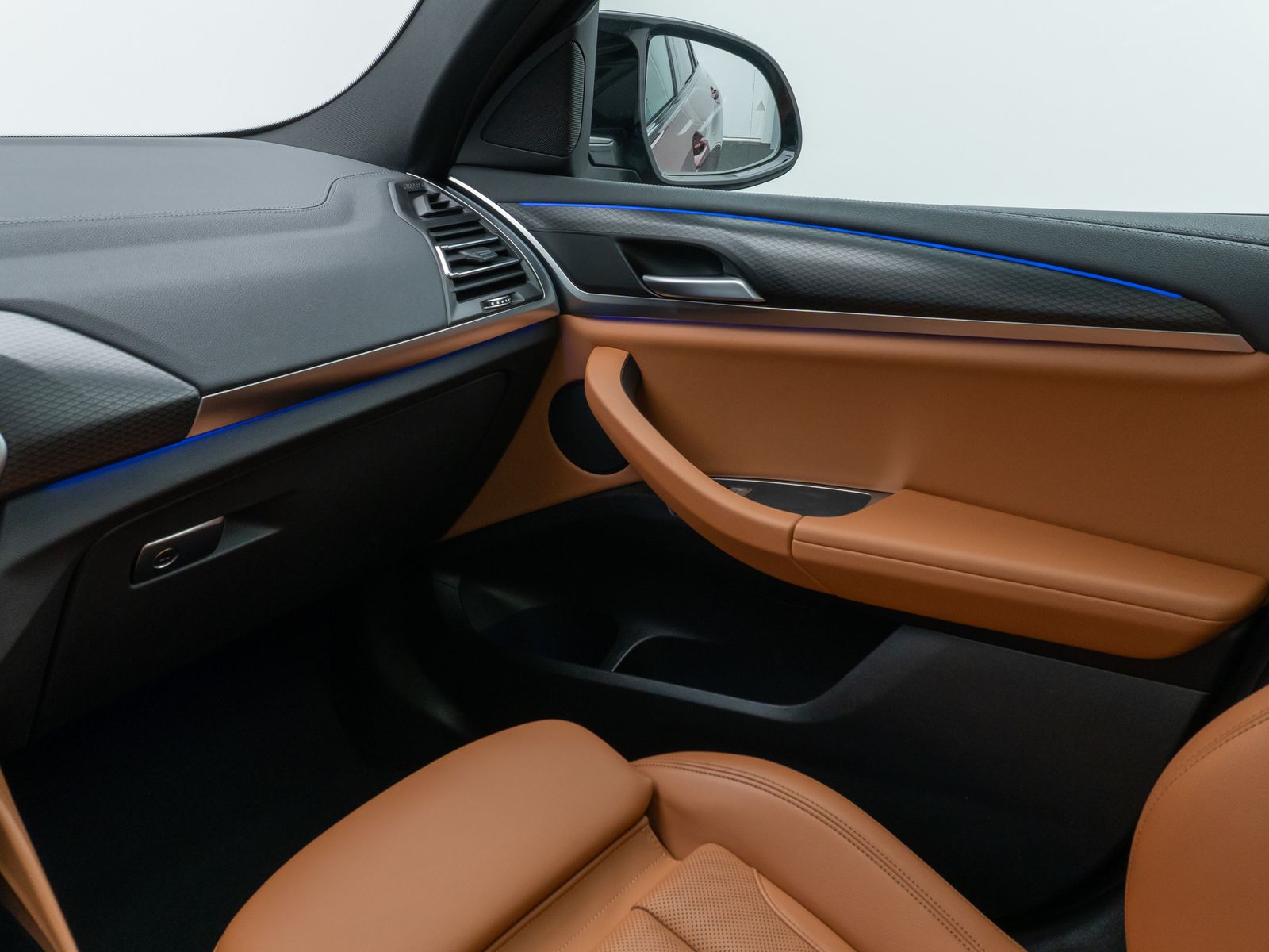 Fahrzeugabbildung BMW X4 M40d 360° Laser DAB Panorama HUD Komfort HiFi
