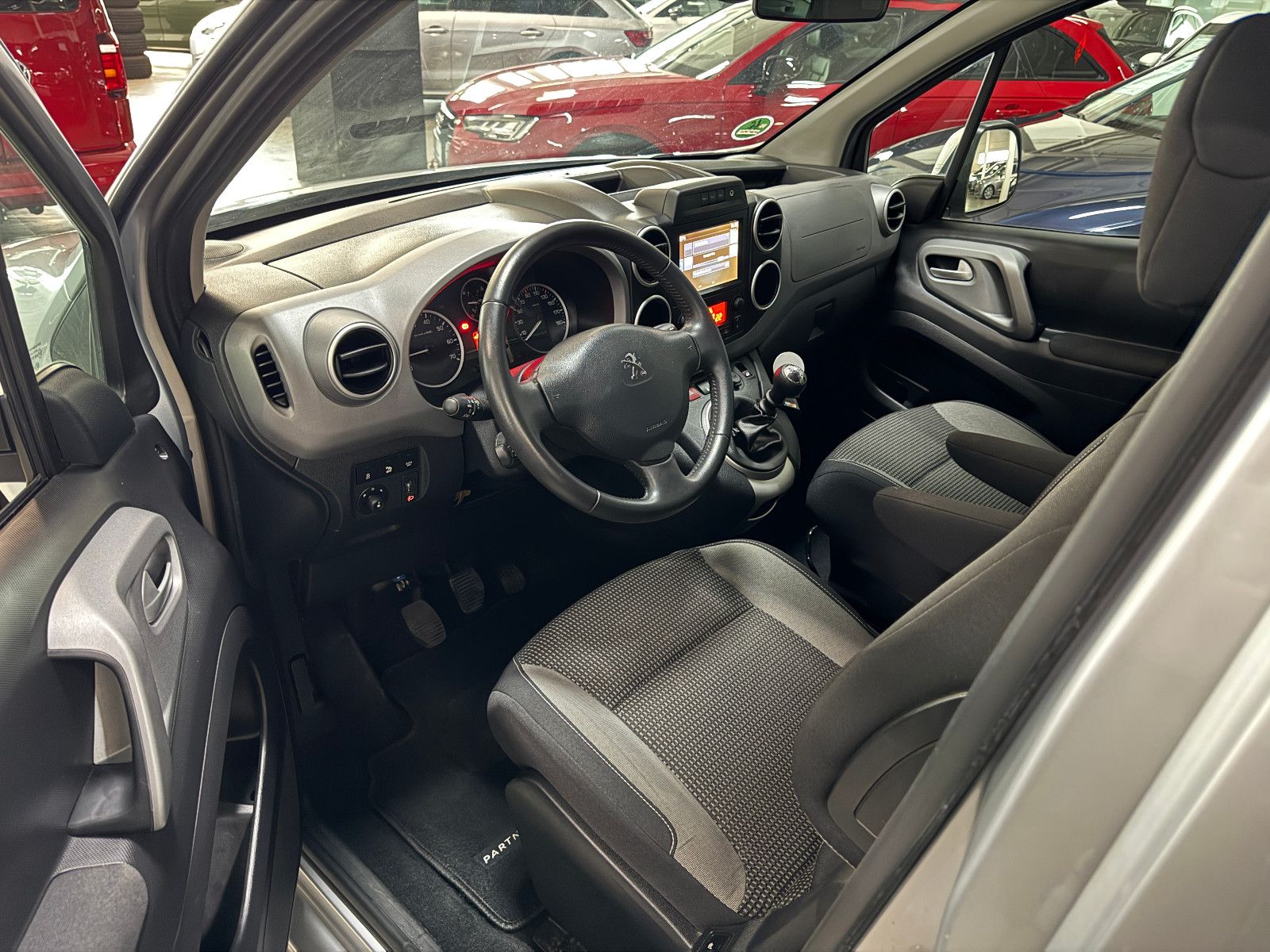 Fahrzeugabbildung Peugeot Partner Tepee 1.6 HDI ALLURE PDC SHZ KLIMA 2HAND