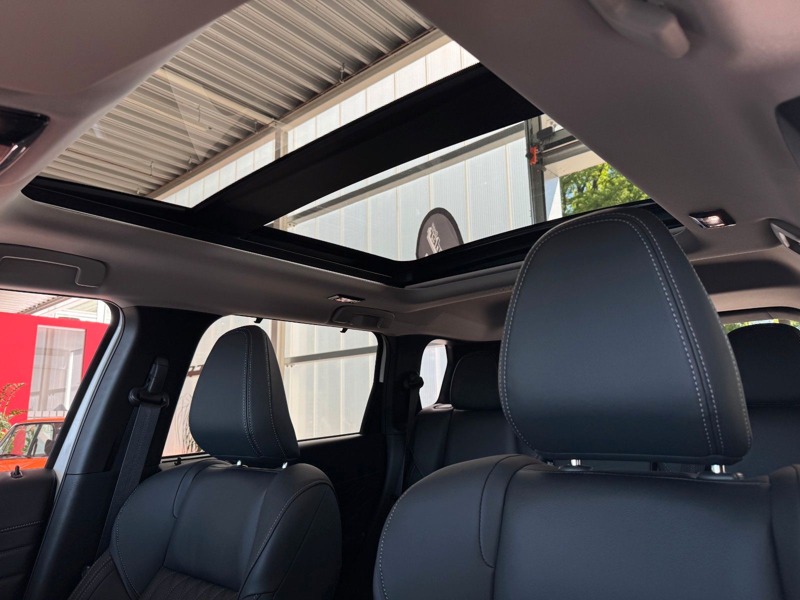 Fahrzeugabbildung Mitsubishi Outlander 2.4 PLUG-IN HYBRID 4WD TOP