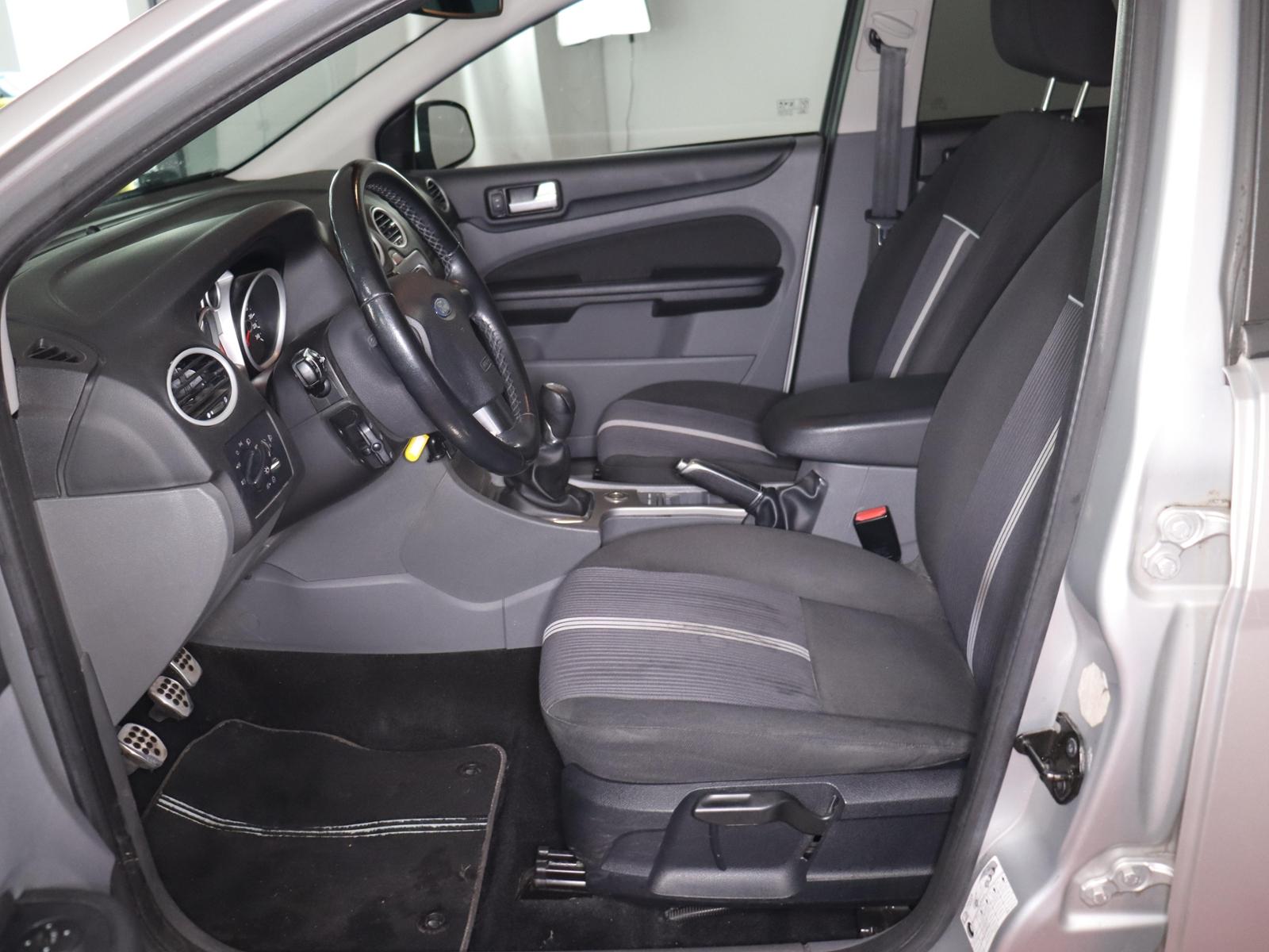 Ford Focus 2010 — photo 7