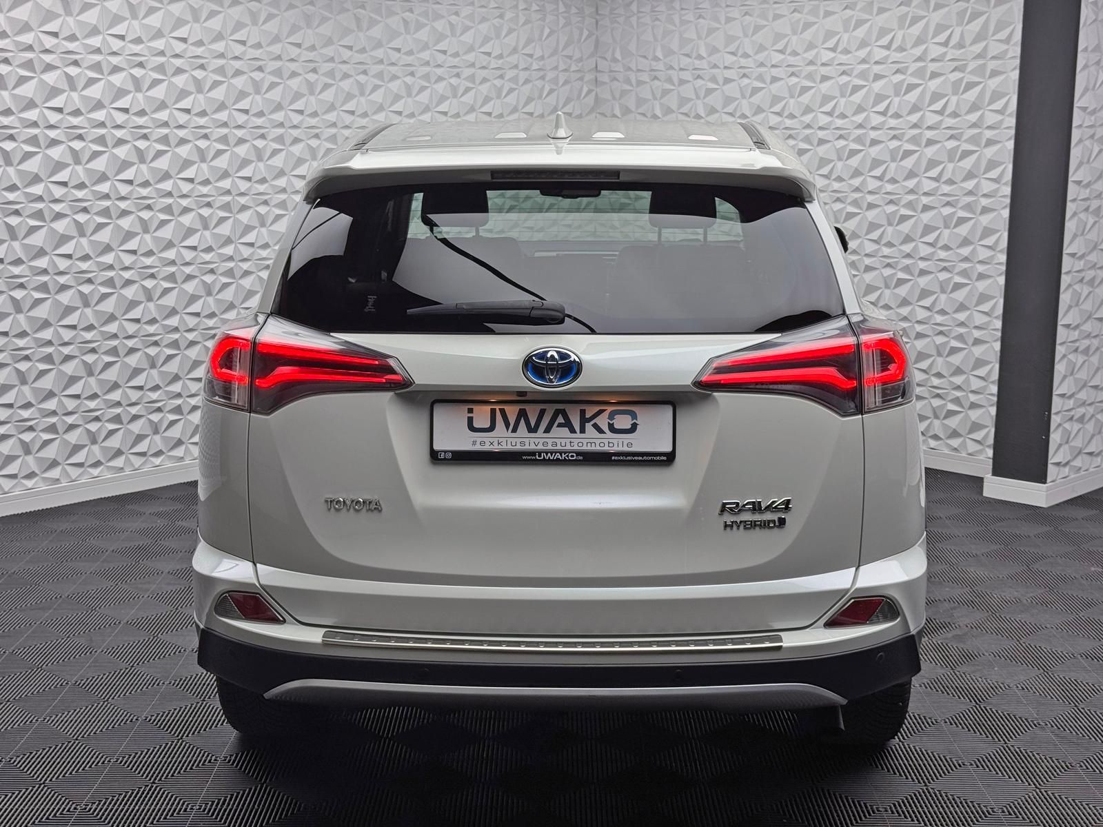 Fahrzeugabbildung Toyota RAV 4 2.5 EXECUTIVE/STANDHZ/RCAM/KEY/LED/DAB/RSA
