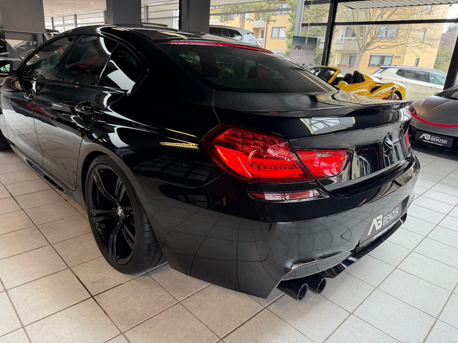 Fahrzeugabbildung BMW M6 Gran Coupe/CARBON/EXCLUSIVE/BLACK&RED/