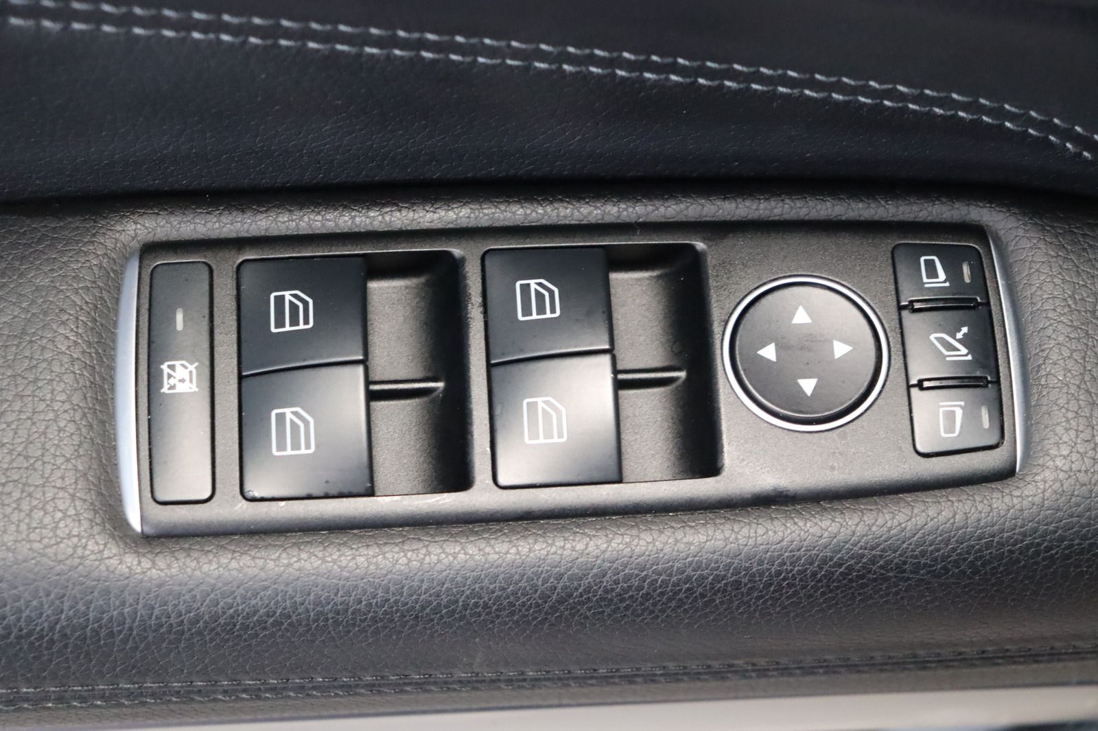 Fahrzeugabbildung Mercedes-Benz E 200 CGI Cabrio aus 1. Hand MwSt. ausw.