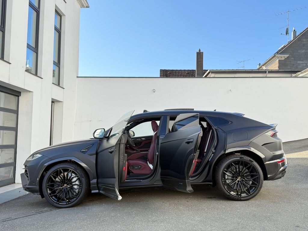 LAMBORGHINI Urus 2026