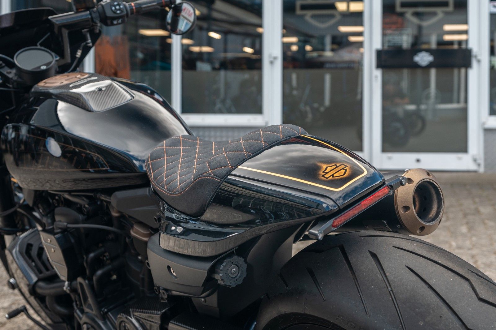 Fahrzeugabbildung Harley-Davidson Sportster S RH1250S - Jekill & Hyde 240er Umbau
