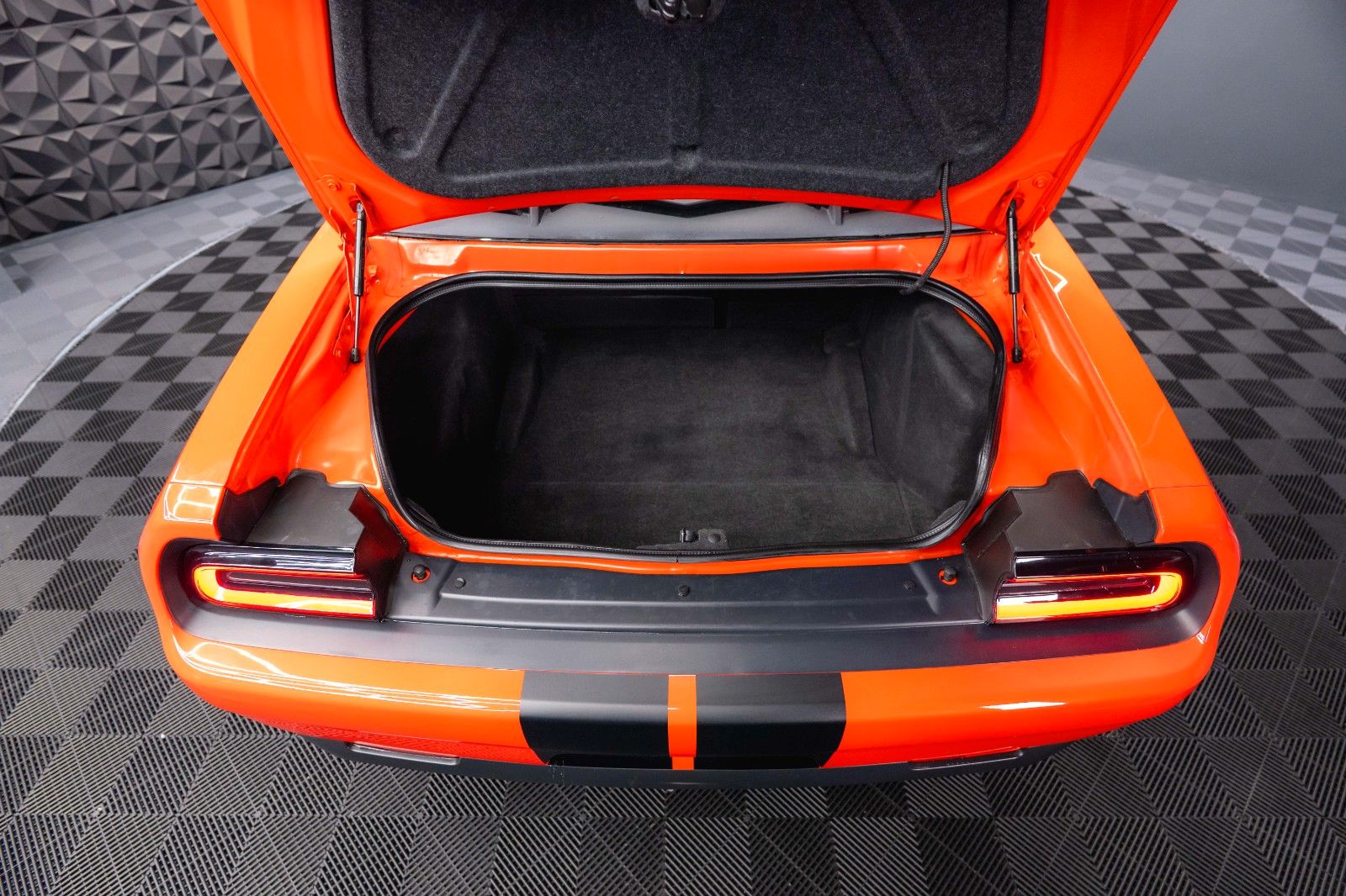 Fahrzeugabbildung Dodge Challenger 3.6 V6 4x4 GT SRT Styling *LED*19%*