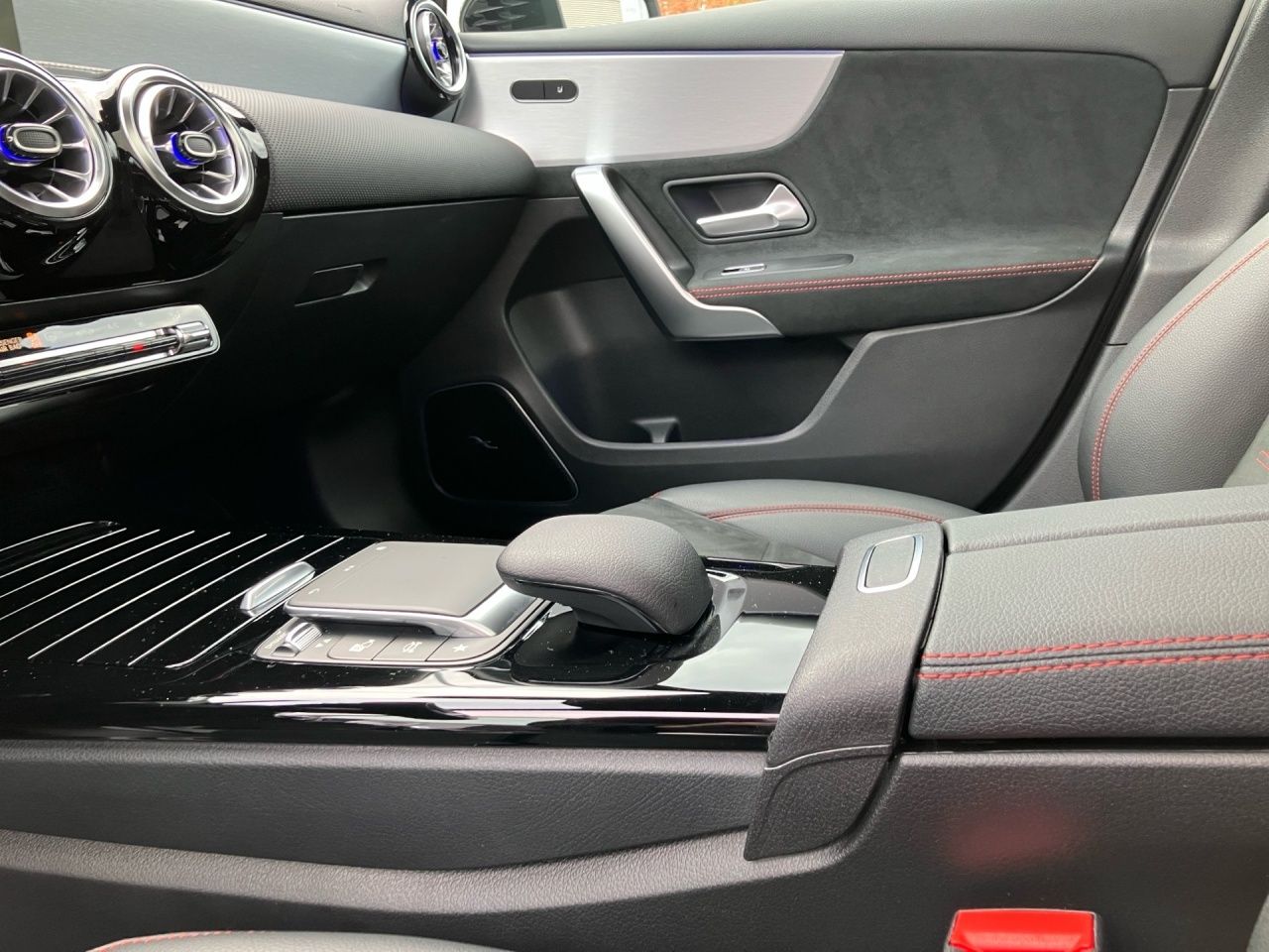 Fahrzeugabbildung Mercedes-Benz A 250 e AMG+NIGHT+PANO+AHK+BURM+MEMORY+CARPL+