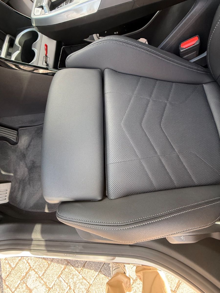BMW iX1 30 xDRIVE xLINE PANO 19 LEDER AHK LED foto 21