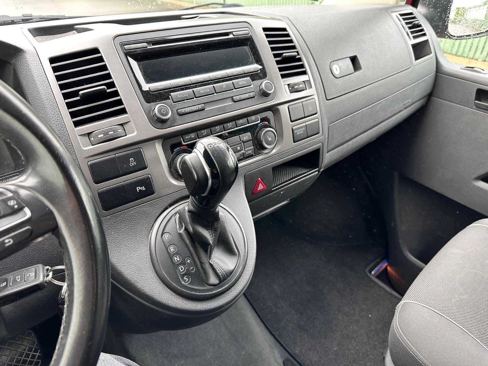 Volkswagen T5 California 2.0 TDI 180 ch DSG / Toit relevable / Chauffage auxiliaire / Store / Couchage