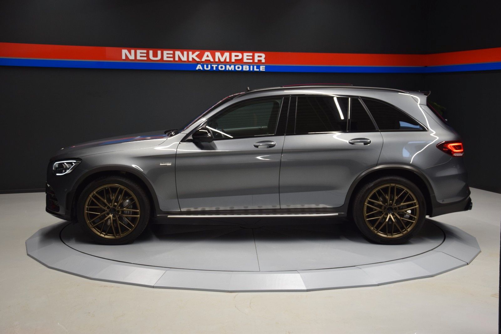 Fahrzeugabbildung Mercedes-Benz GLC 43 AMG 4Matic Pano ACC Ambiente 360° 21 Zoll