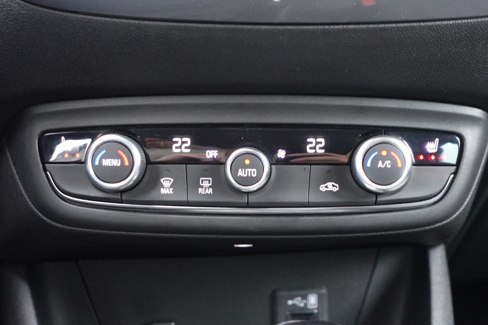 Fahrzeugabbildung Opel Crossland 1.2T AUTOMATIK,Navi,Kamera,Sitzhzg,LED