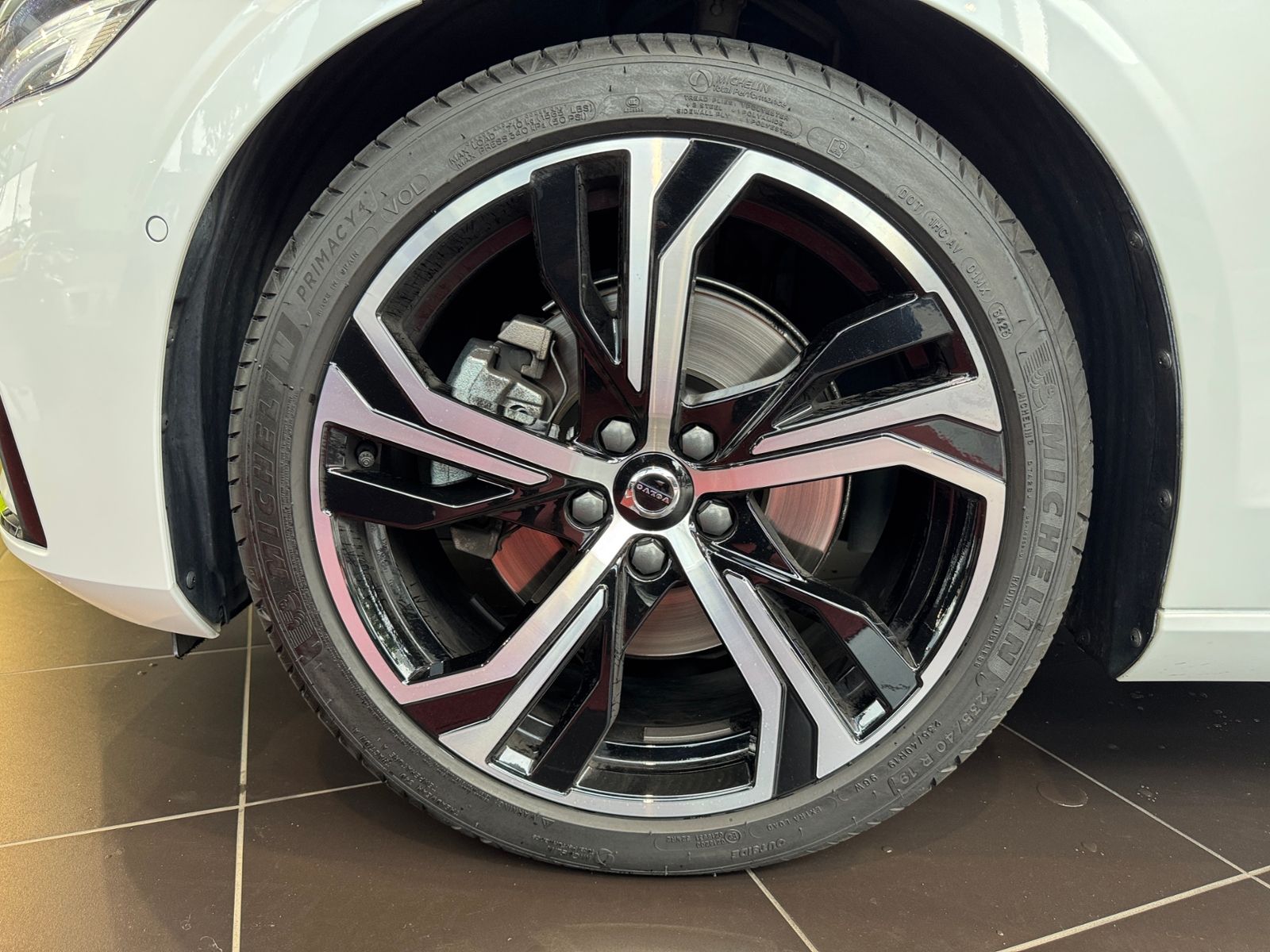 Fahrzeugabbildung Volvo S60 Lim. Plus Dark PANO 360° H/K LED