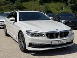 BMW 5 Touring 520 i/PANO/HeadUp/LED/LUFT/RCAM - BMW 520 Kombi 520i mit Benzin-Antrieb